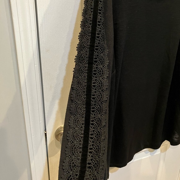 Plus size blouse - Picture 2 of 6